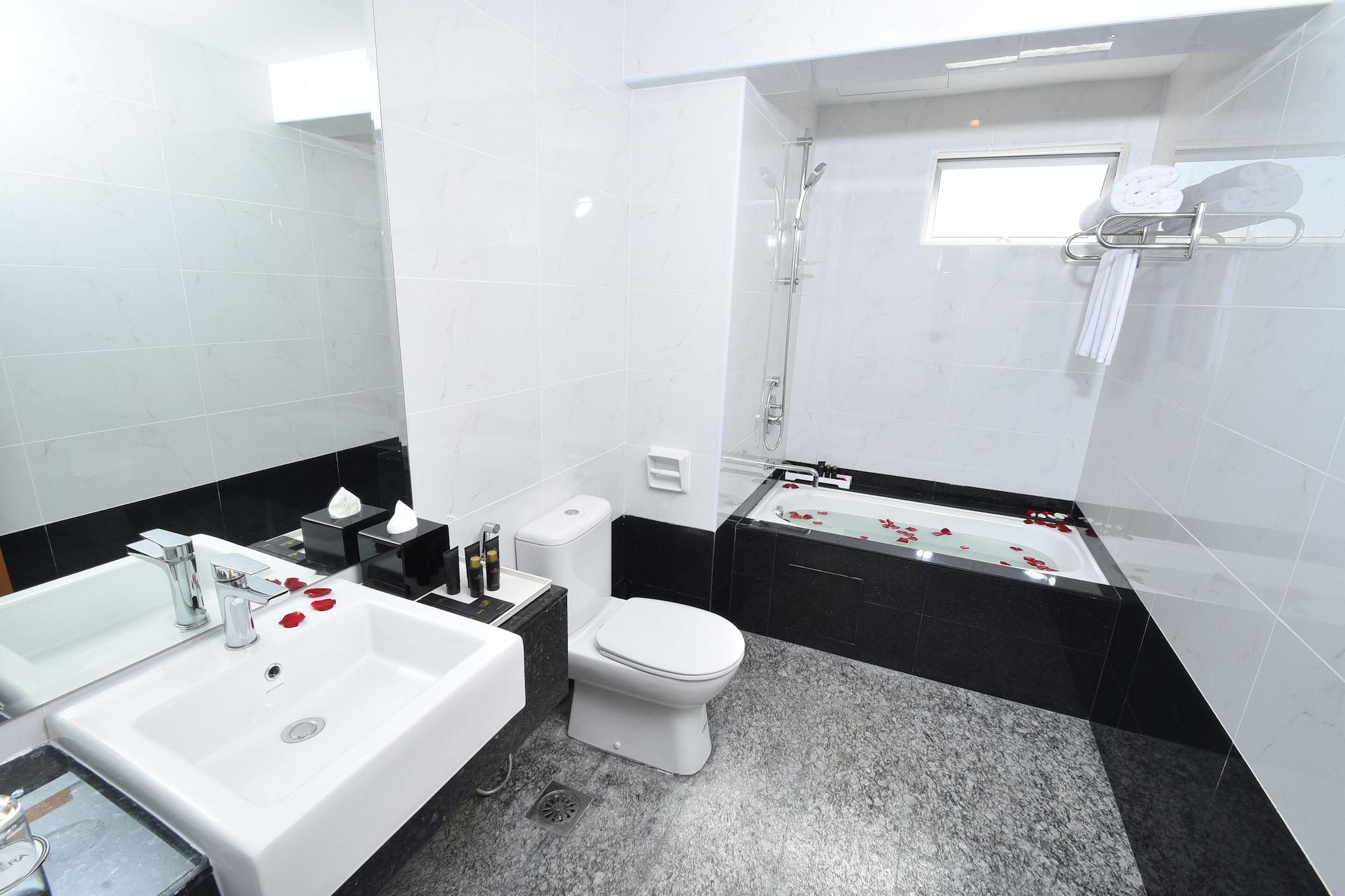 特纳拉酒店 班吉 外观 照片 A modern bathroom