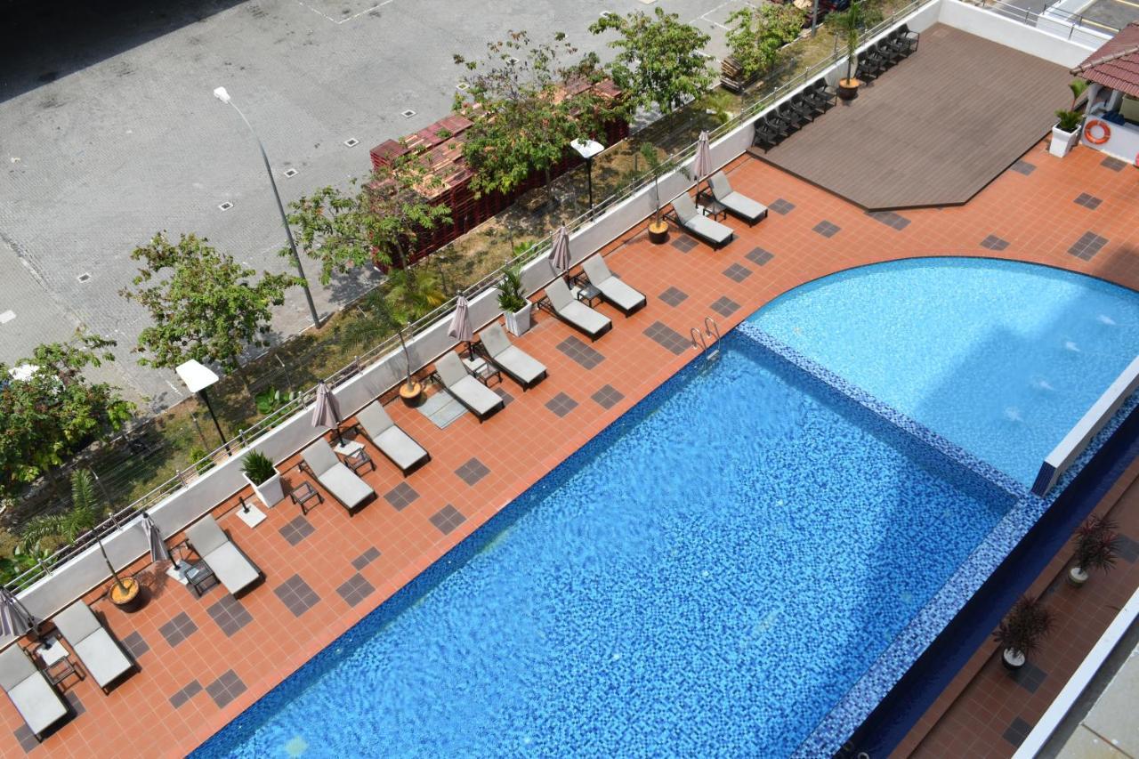 特纳拉酒店 班吉 外观 照片 The pool at the hotel